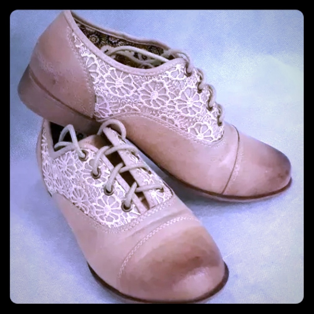 Hot Tomato Jordan Size 6.5M Vintage Style Shoes